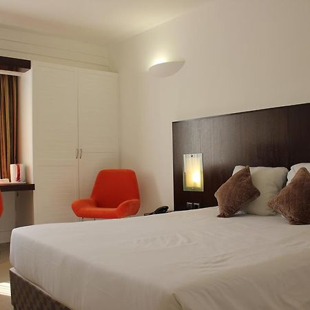 Hotel Le Saint Denis Екстер'єр фото
